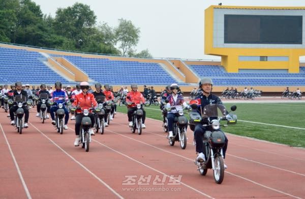 〈편지이어달리기대표단〉훈련에 진입