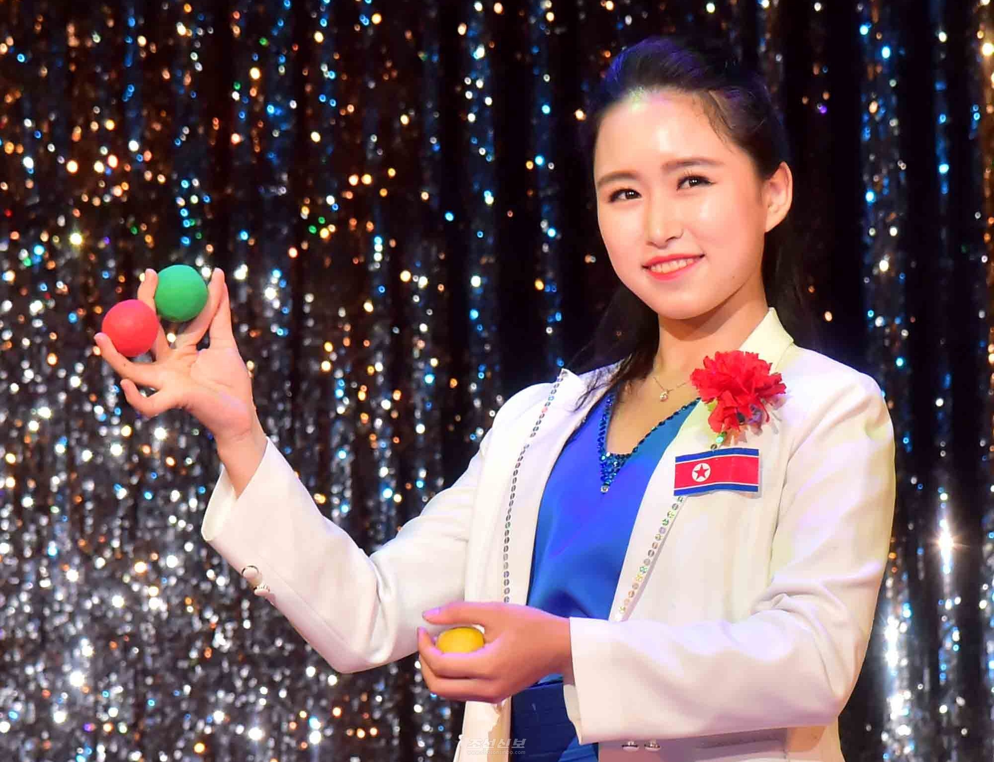 공연을 이채롭게 장식하는 녀성요술사들