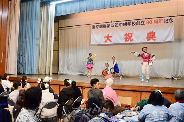 《ALL 아다찌》의 힘을 발휘／도꾜제4초중창립 80돐 기념행사