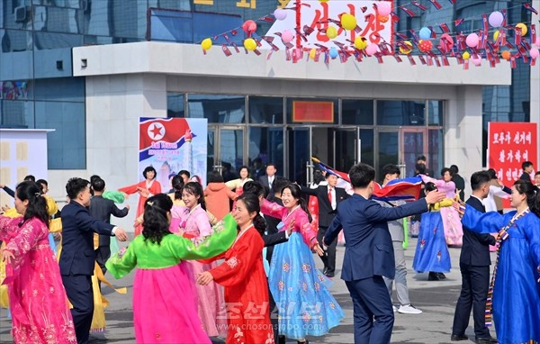 최고인민회의 제15기 대의원선거에 참가한 선거자들의 목소리